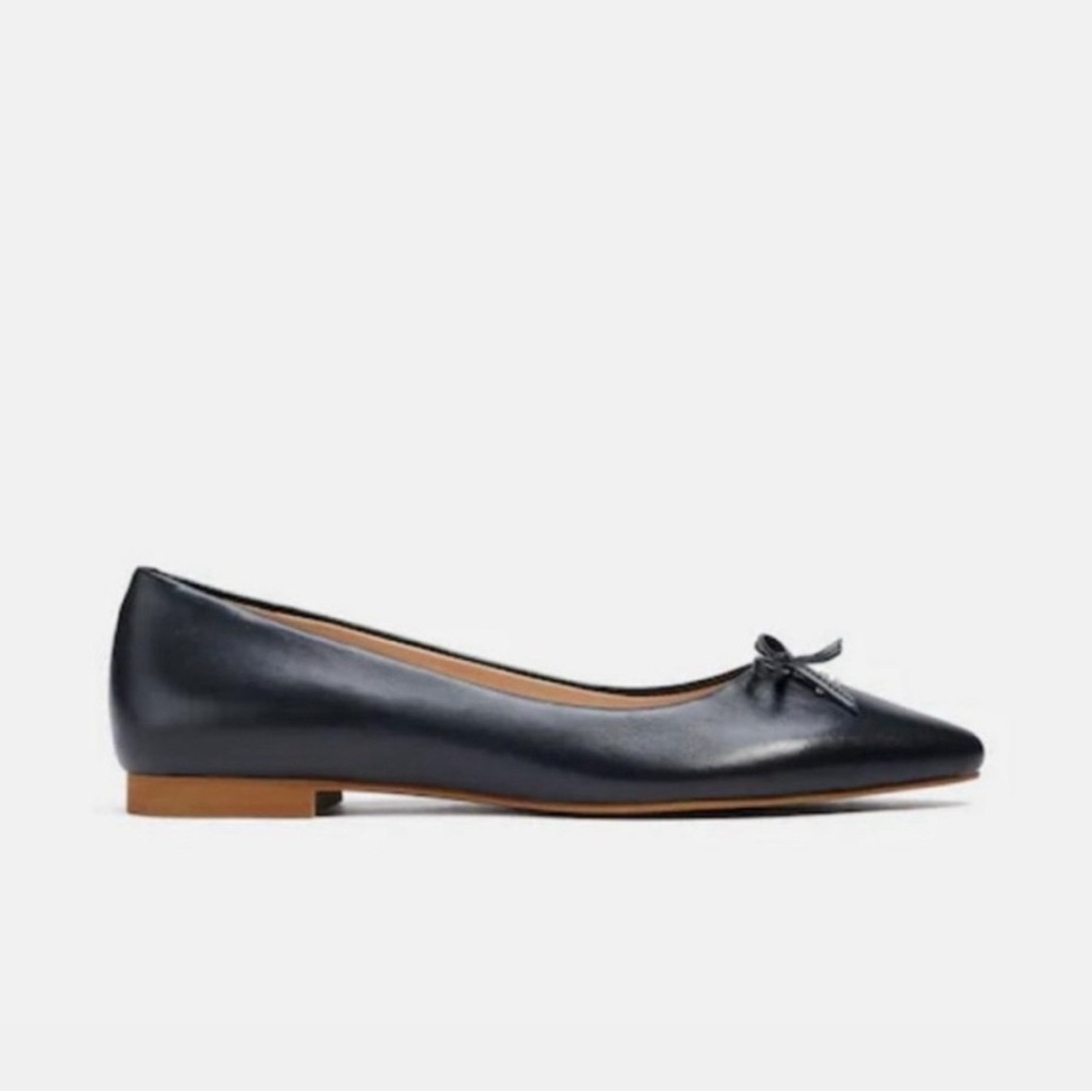 Elegant Coach Black Leather Ballet Flats - Picture 2 of 9